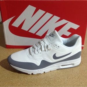 Nike Women’s Air Max Ultra Moire SIZE 8